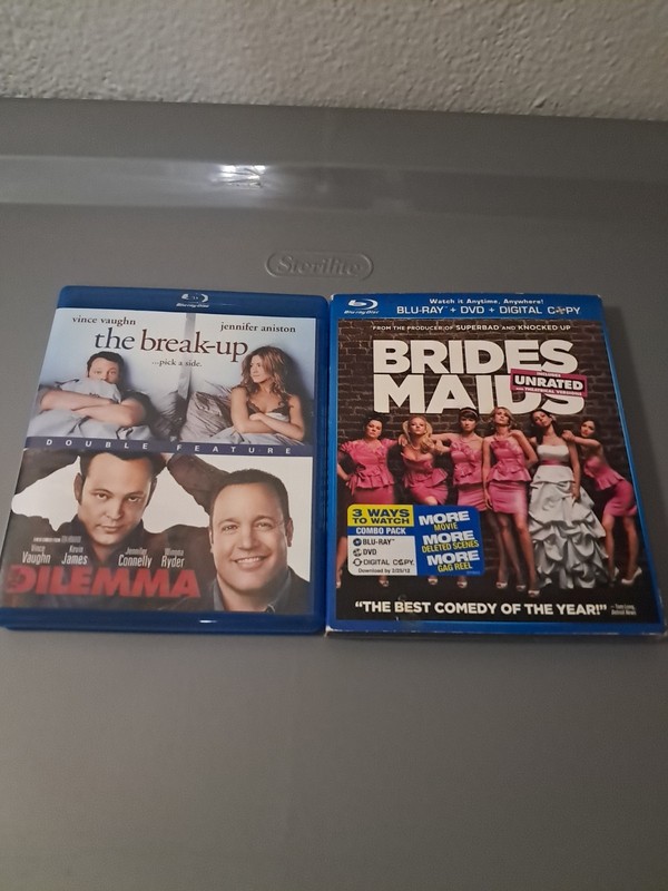Lot Of 2 Blu Ray Movies Brides Maids And The Breakup/Dilemma