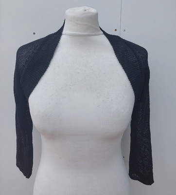 Wynne Layers Shrug Bolero Strumpfband Naht 3/4 Ärmel Schwarz Neu Gr. XS