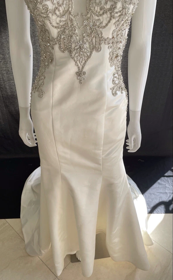 Vestido de novia Allure Bridals cola de pez calce y acampanado satinado sirena trompeta blanco 2 Foto 3 de 4