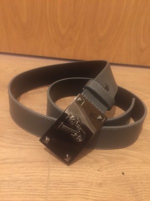 VERSACE JEANS Saffiano Ledergürtel mit Logo-Schnalle - 90/105 cm - grau 