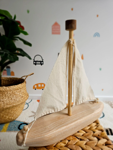 QToys USA EcoVoyager Recycled Tree Sailing boat - Picture 2 of 5