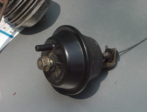 Volvo 740-940 Cruise Control Parts On Engine For B234F Twin Cam 16V Cars. - Picture 3 of 7