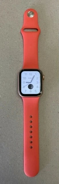 Apple Watch SE 40mm Gold Aluminum GPS, Model: MYDY2LL/A. Still under warranty. - Image 4 of 4
