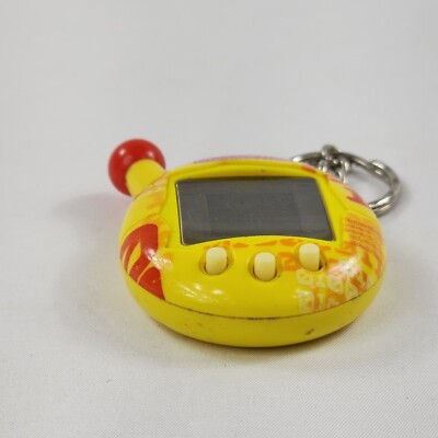 【玩具】 Tamagotchi Connection 2004年製 海外版 レア Tamagotchi Connection V4 2004 Original Yellow Red Binary
