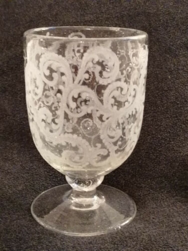  Biedermeierbecher Glas Pokal Fuß Becher Rocaillen Florales Dekor  Geschnitten  - Bild 1 von 6