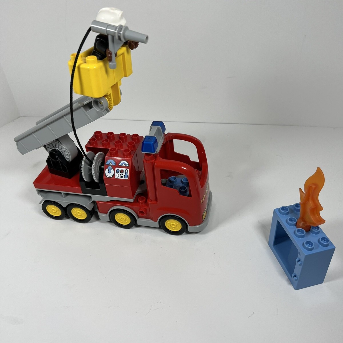 LEGO DUPLO 10592 FIRE TRUCK SET TRAILER BUCKET LADDER FIREFIGHTER ENGINE