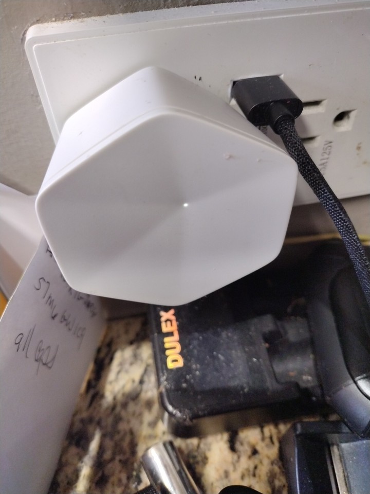 Xfinity/ Comcast XFI WIFI Pod Extender Network Signal Booster XE1S