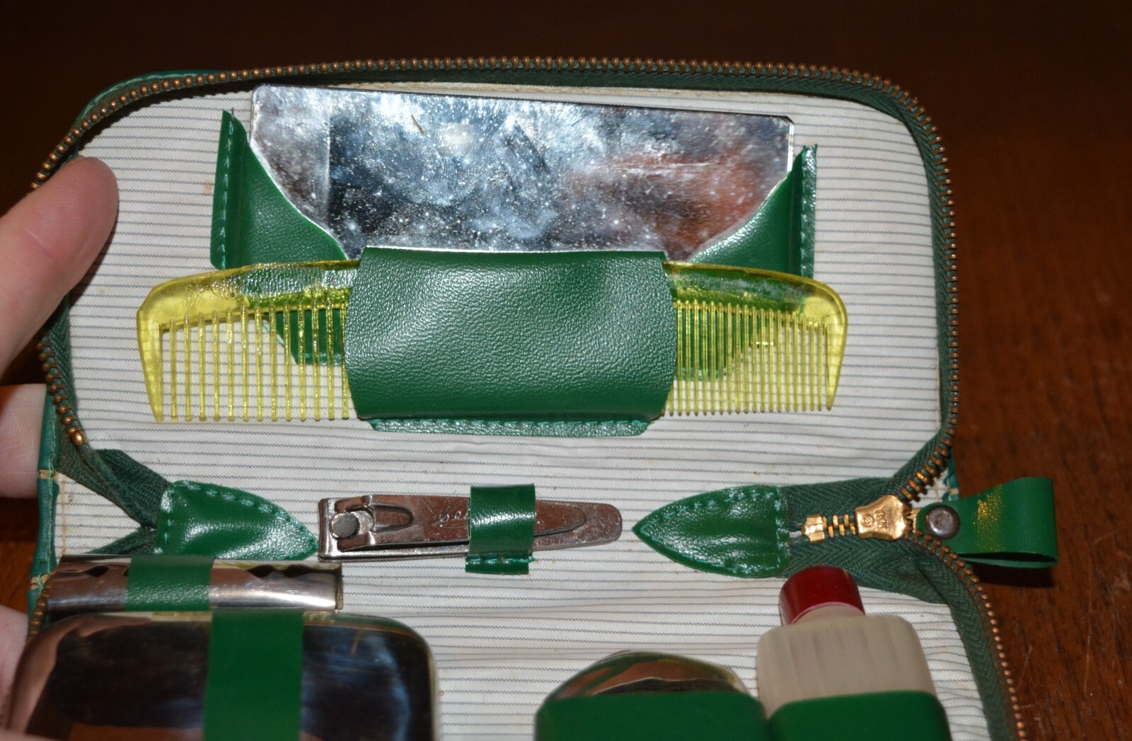 VTG Gentlemen's Personal Care Travel Kit Nylon Case