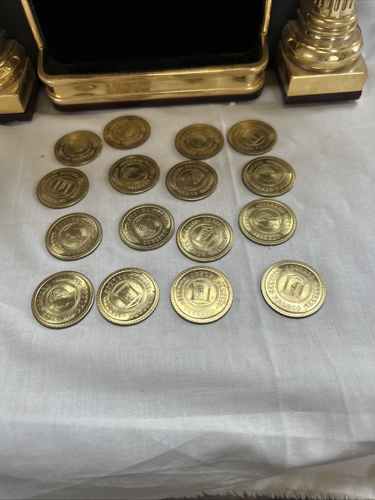 Franklin Mint Caesars Palace Tabletop Jackpot Slot Machine Bank-1989 With Coins