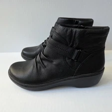 Clarks Boots Womens 9 W Wide Black Leather Lightweight Ankle Delana Fairlee