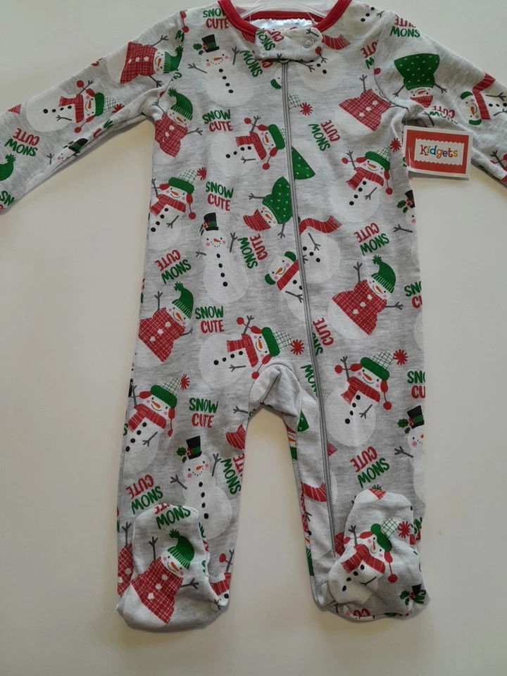 Pijama de Navidad Kidgets Baby 3/6M Rojo Verde Muñeco de Nieve Pies Dormir Nuevo con Etiquetas Foto 3 de 4