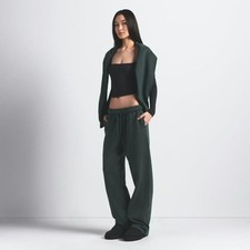 SKIMS Classic Straight Leg Pant NWT - Size Medium - Spruce