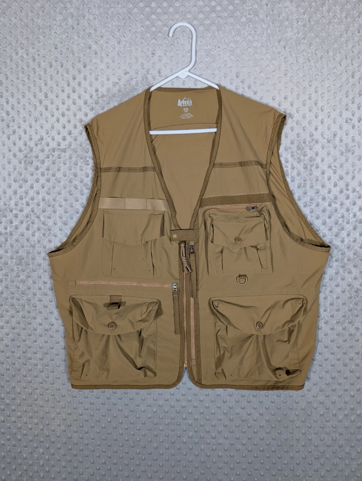 REI Co-op Savanna Trails Vest Men's 2XL Khaki Zip Cargo Pockets Fishing Hiking
Opens in a new window