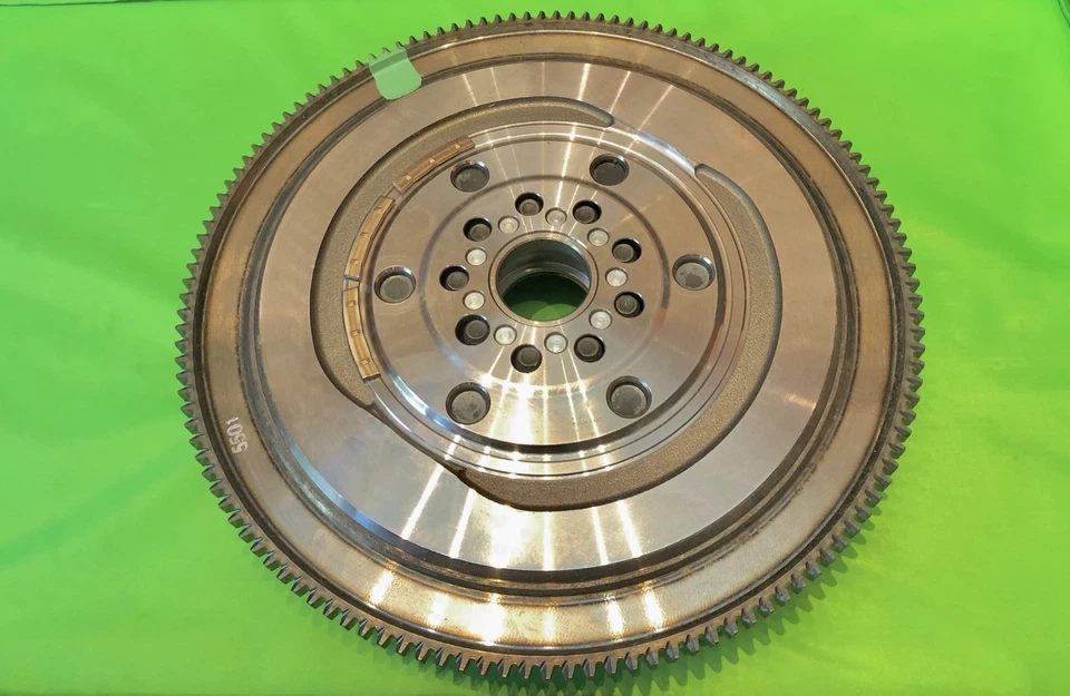 Motor BMW M3 E90 E92 E93 S65 2008-2013 volante OEM massa dupla DMF - Imagem 2 de 2