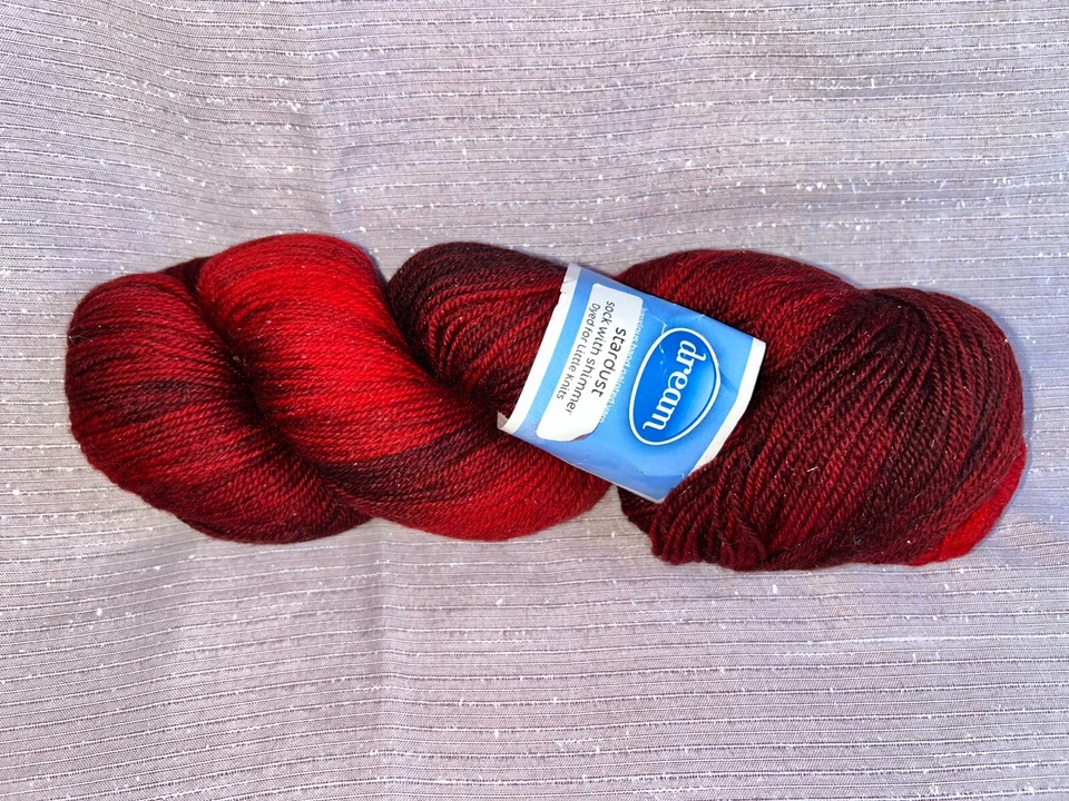 Hilo pintado a mano Dream Luxurious #32 escarlata feroz 98 % lana 450 yardas Foto 3 de 4
