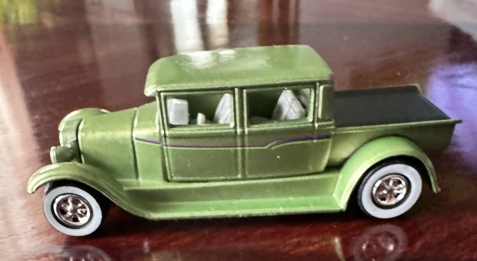 Camión Ford Johnny Lightning 1929 doble cabina verde escala 1:64 Foto 3 de 4