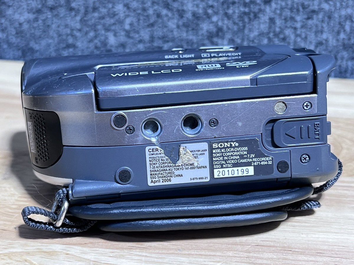 Sony DCR-DVD205 Handycam Camcorder Wide LCD Mega Pixel Powers On