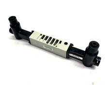 Numatics 122RD100J016W00 Dual Sandwich Pressure Regulator Valve NO GASKET