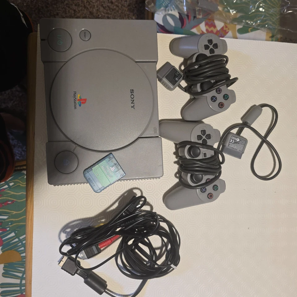 Sony PlayStation 1, foto 1 di 4