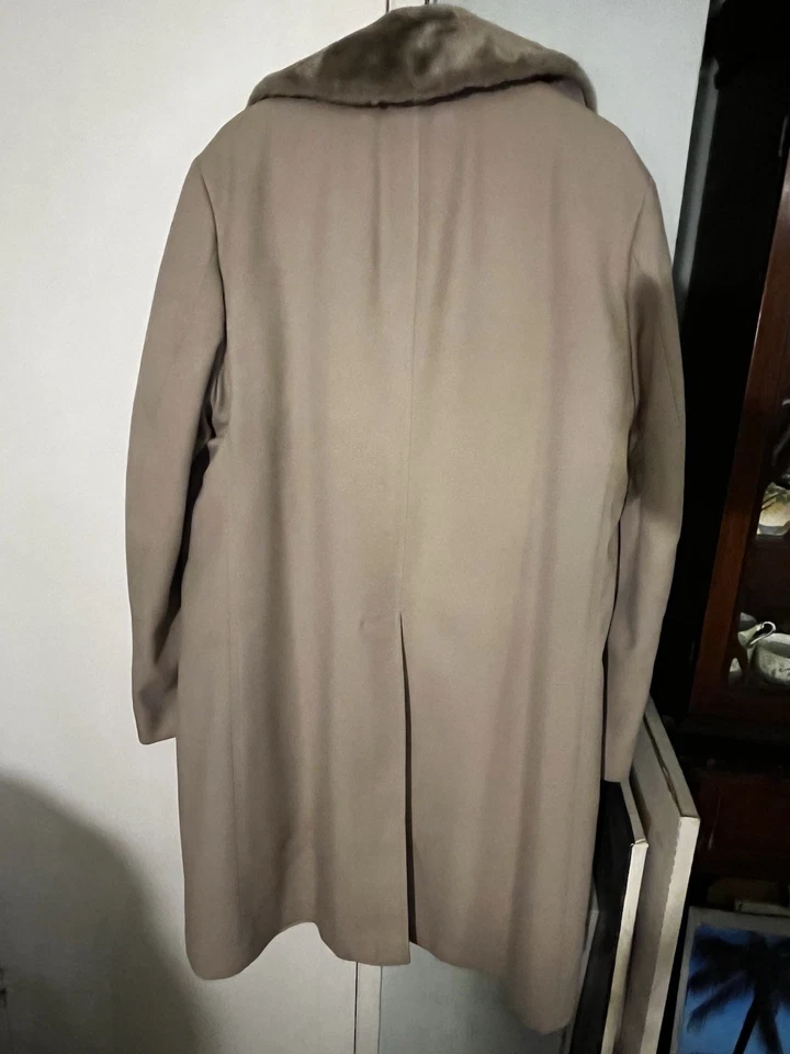 70s vintage London Fog trench coat mens. Faux Fur Lining And Fur Collar.Large. - Image 2 of 4