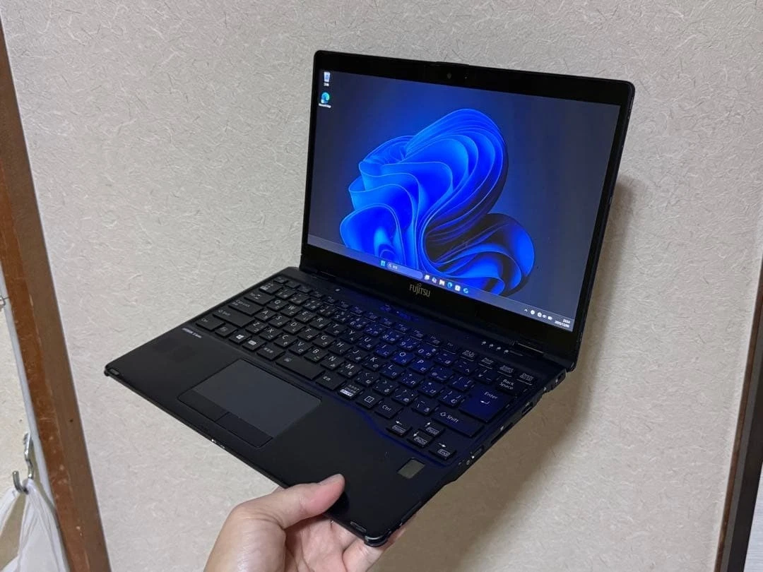 Fujitsu 8 GB RAM PC Laptops & Netbooks 13-13.9 in Screen for sale