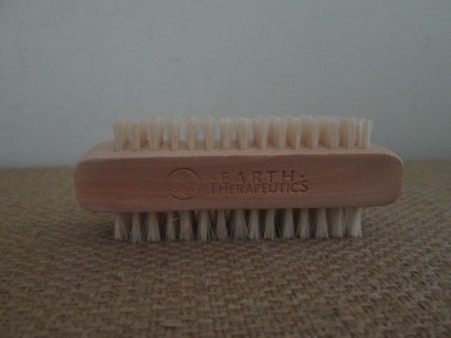 EARTH THERAPEUTICS Foot Therapy 3 Piece Kit ~ Scrub, Pumice, Dry Brush - Picture 6 of 8