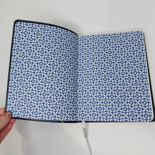 Like New My Daily Devotional - Navy Leather - Grace, Hope and Love - Never Used - Foto 6 di 13