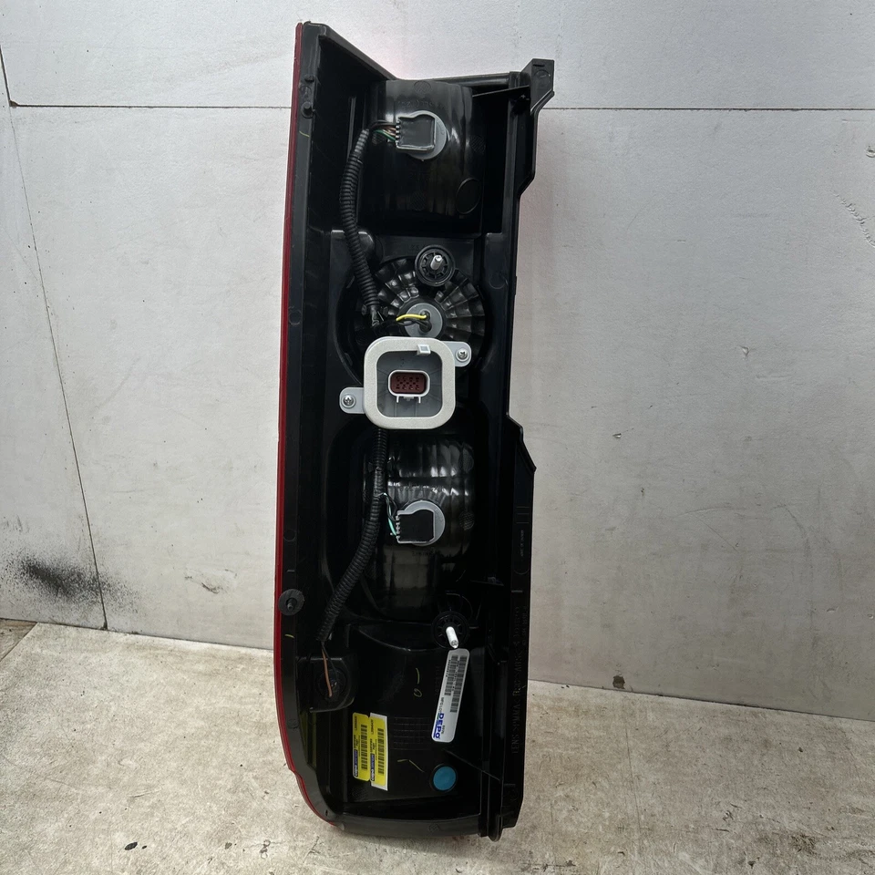 Conjunto de luz trasera Depo 334-1931L-AC para Ram ProMaster 1500 2014-2019 (NOS) Foto 4 de 4