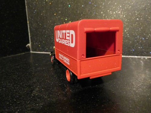 Lledo Days Gone - Mack Canvas Back Truck - United Dairies - Boxed - Picture 4 of 4