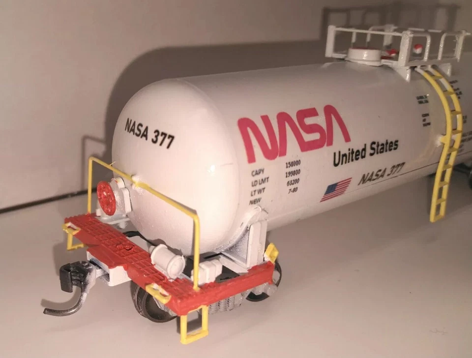 Roundhouse 50 ft custom HO NASA tanker..New kadees and steel wheels. tanker new - Image 3 of 4
