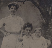 PORTRAIT OF SMILING WOMEN   BABY W/ PAINTED BACKDROP