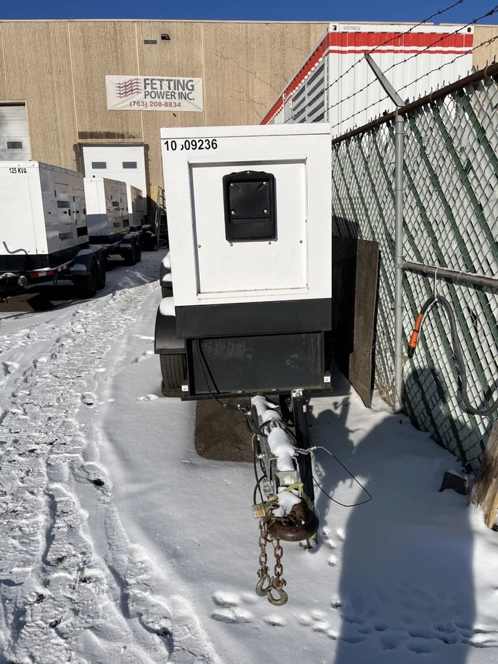 Gerador diesel móvel 25kVA Generac MMG25IF4 - S/N: 3001741343 - Imagem 3 de 4