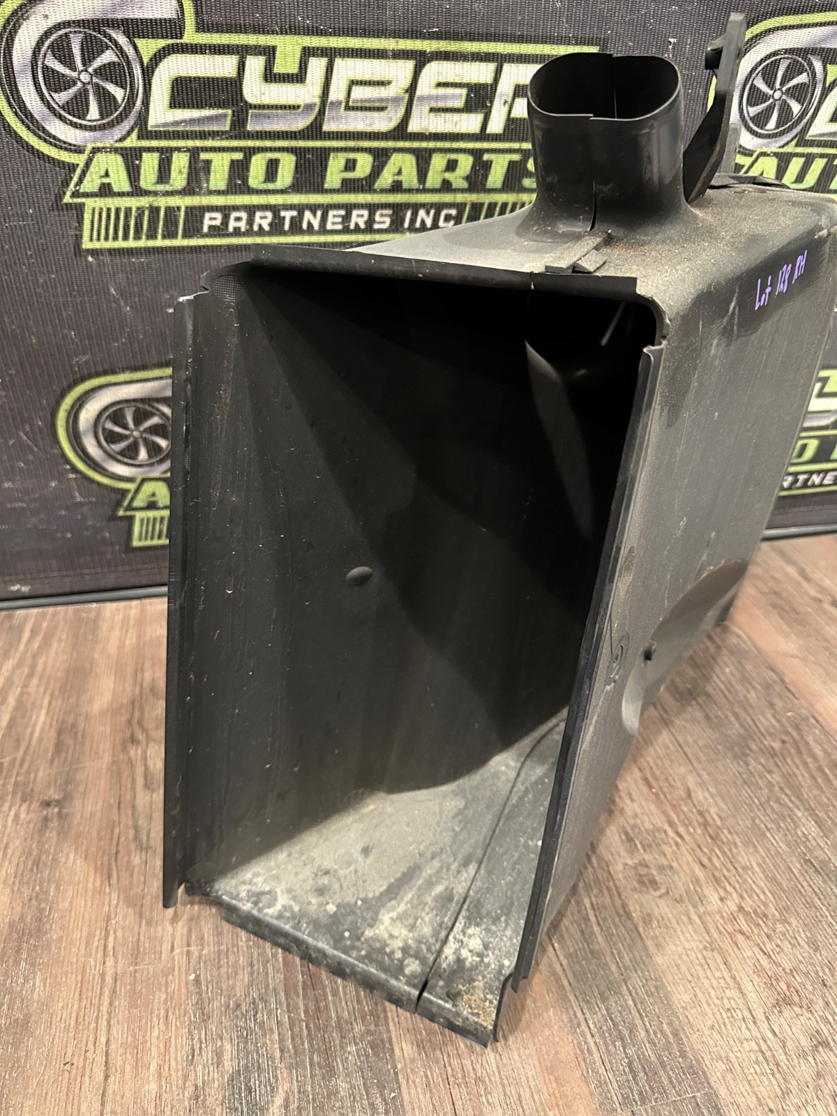 2017 AUDI R8 SPYDER REAR RIGHT AIR GUIDE DUCT OEM 4S7 121 334