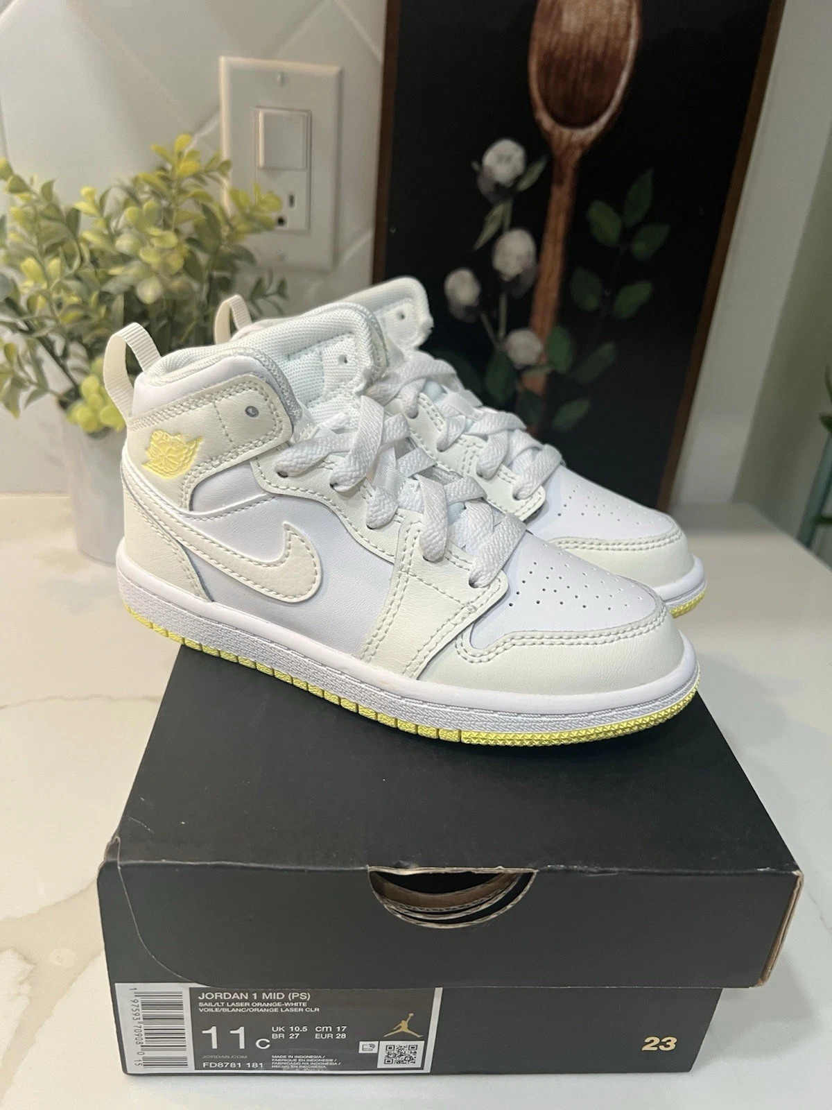 Jordan 1 Mid PS luce vela laser arancione bambini 11C bianco giallo pelle nuovo con scatola