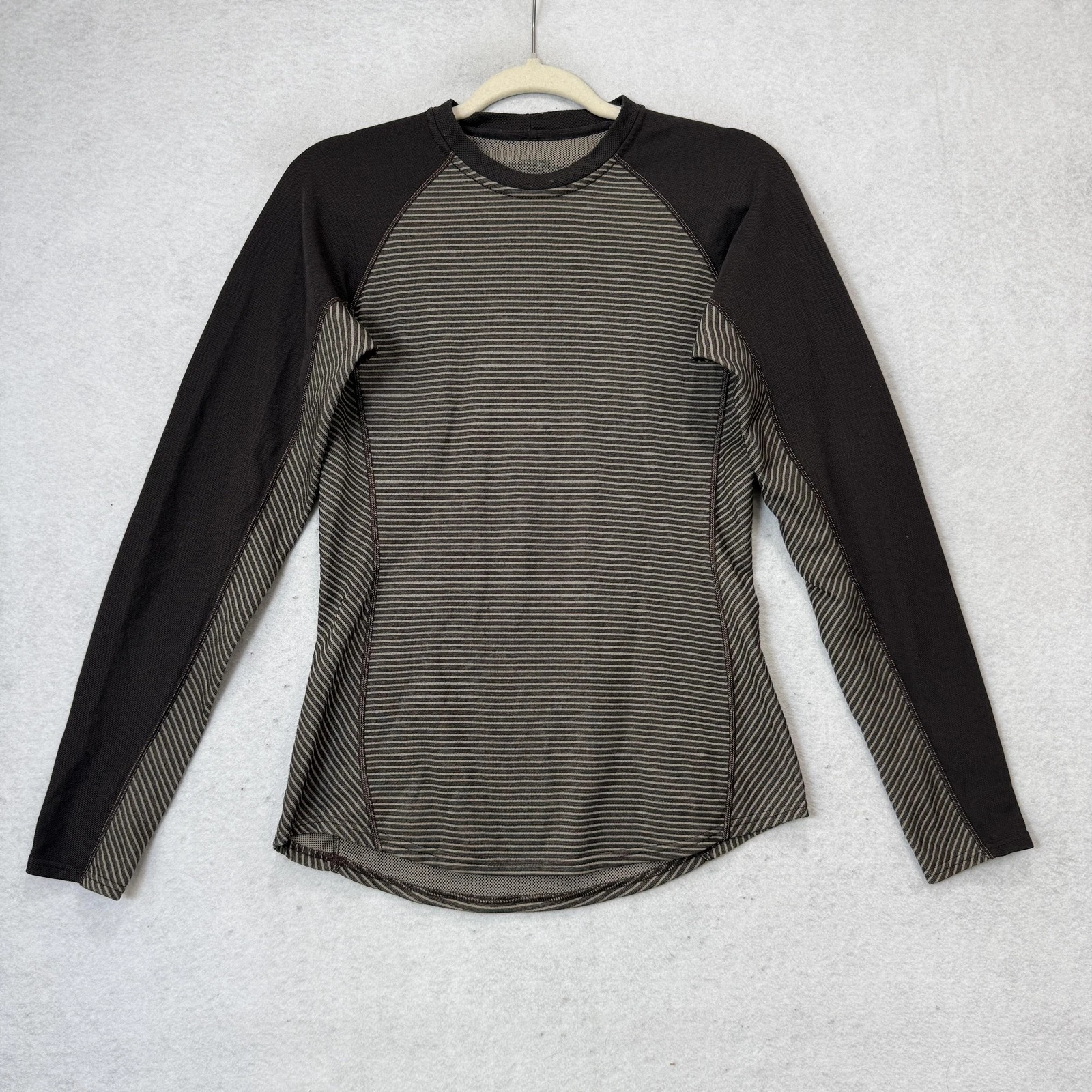 Patagonia Shirt Womens Medium Gray Stripe Long Sleeve Crew Neck Base Layer Top