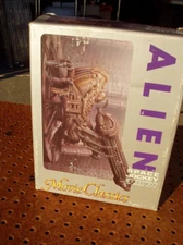 HALCYON ALIENS SPACE JOCKEY with ASTRONAUTS MODEL KIT  # HT04 JAPAN NEVER USED