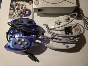 Sega Dreamcast Bundle w/ Games/Controlers/Wires