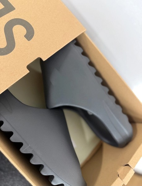 Adidas Yeezy Slide Onyx - Varios Tamaños - (100% Auténtico) HQ6448 2