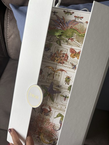 New! Christian Dior Chocolates advent calendar. Magnetic Closure. - Picture 10 of 10