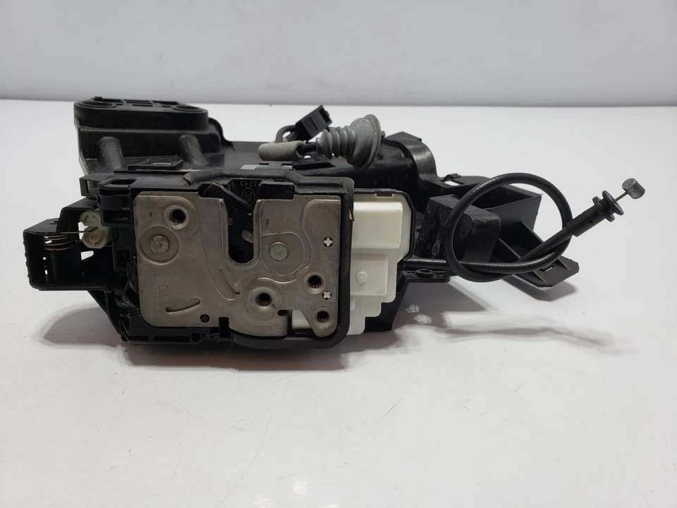 ✅ Actuador de cierre de puerta lateral pasajero trasero derecho Volvo XC90 16-18 OEM Foto 2 de 4