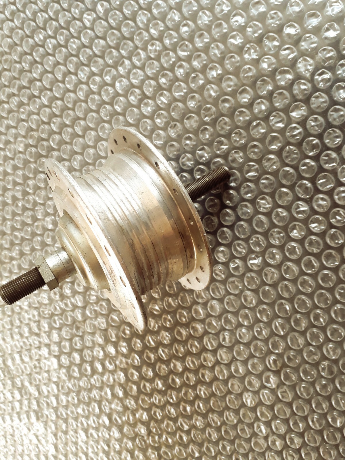 Moyeu de roue avant Peugeot 101 102 en aluminium NOS authentique 36 rayons