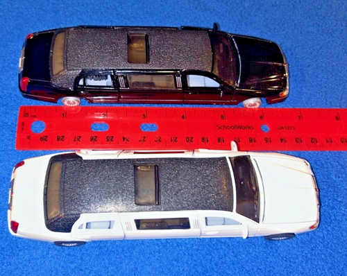 Kinsmart 1999 Lincoln Town Car Stretch Limousine Limo 1:38 Diecast Black & White - Picture 9 of 11