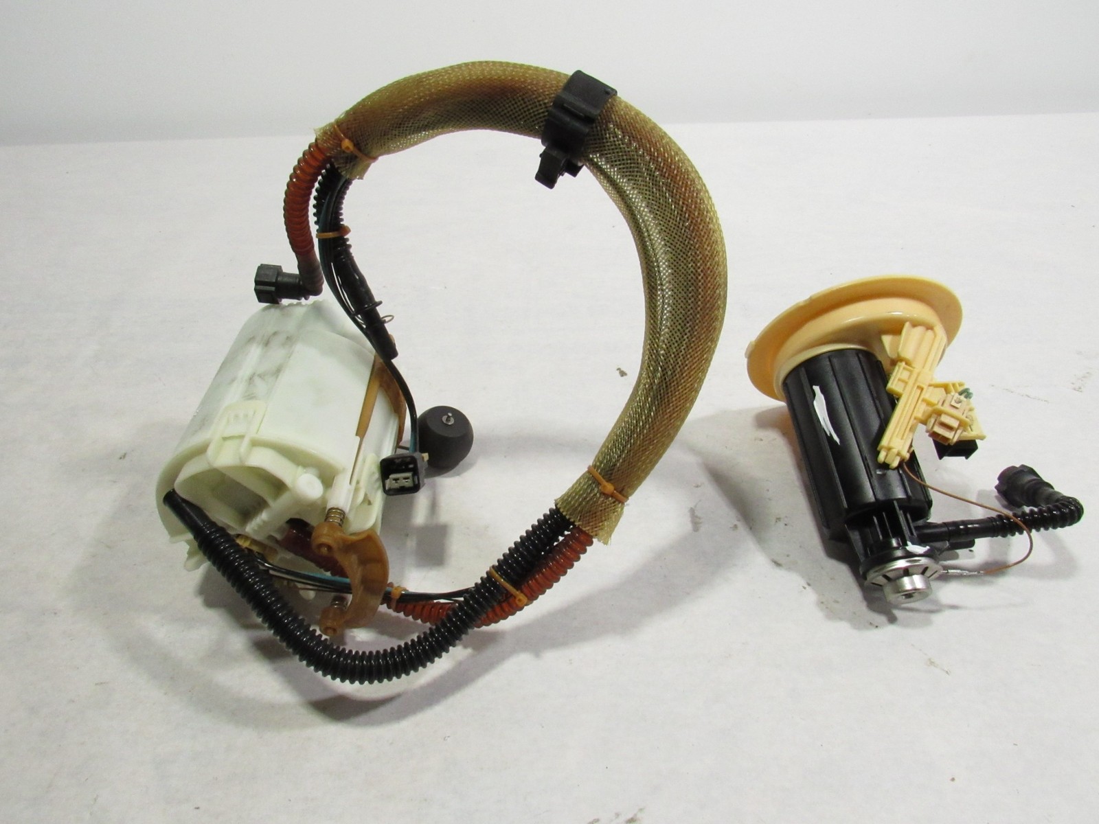 15-19 Ferrari 488 Spider 2017 Left Driver Fuel Gas Pump Level Sender Set ;@2