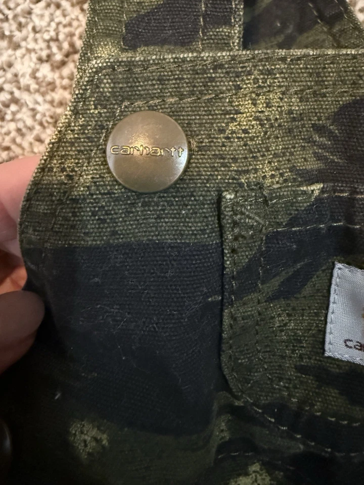 Mono corto Carhartt estampado camuflaje bebé/infante talla 6 meses Foto 4 de 4