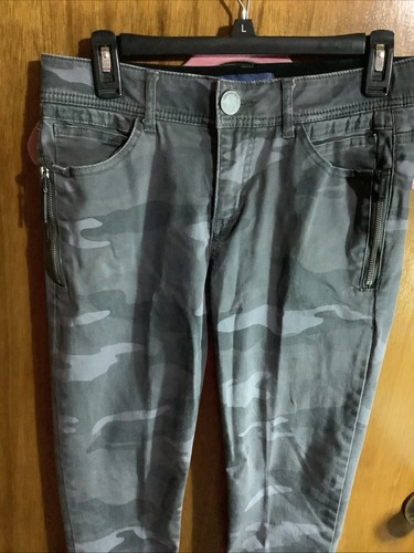 Democracy Gray Camouflage Pants 4Petite “Ab” Solution - Picture 4 of 12