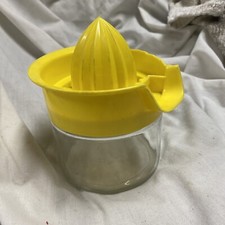 Vintage Gemco Hand Juicer. Plastic Yellow Top, Glass Bottom -USA MADE