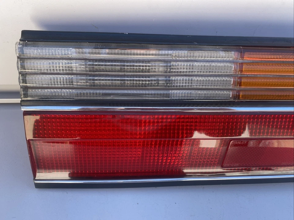 1985 1986 Toyota Cressida Sedan Tail Light Lamp Assembly Taillight RH Passenger - Image 4 of 4