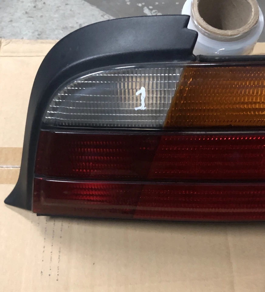 1992-1999 BMW E36 Coupe Passenger RH Tail Light Used 318i 318is 320i 325i 328i Foto 4 de 4