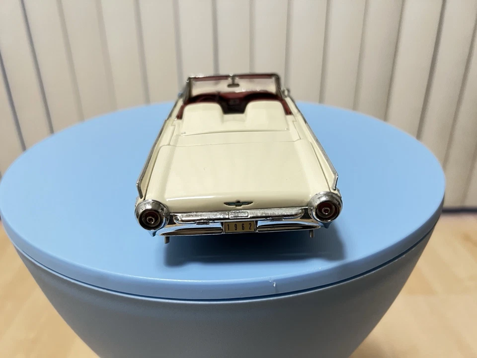  Ford Thunderbird 1962 Danbury como nuevo modelo de coche escala 1/24 Foto 4 de 4