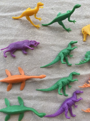 24 Small MPC Style Dinosaurs Prehistoric Plastic Figures - Picture 2 of 5